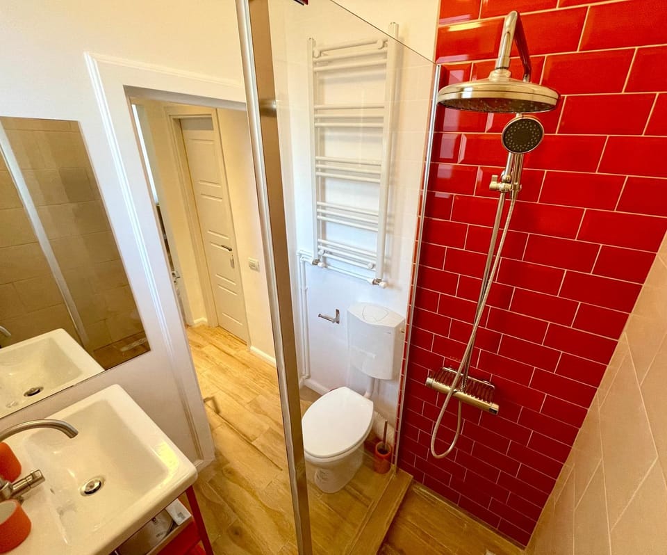Shower, Toilet, Bathroom