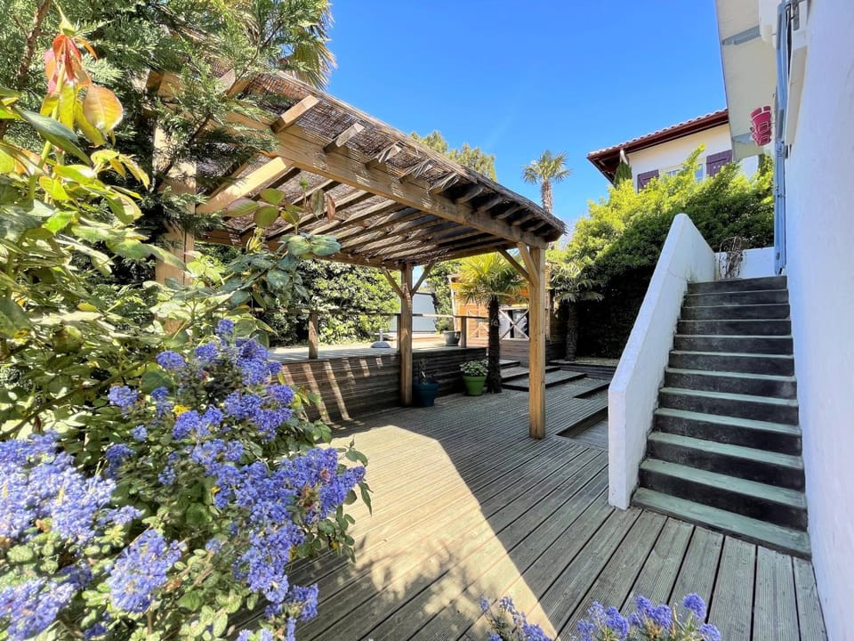 Arcachon Abatilles: Maison spacieuse 150m² près plage, 4 chambres, jardin, parking, WIFI - FR-1-420-100 House in Arcachon