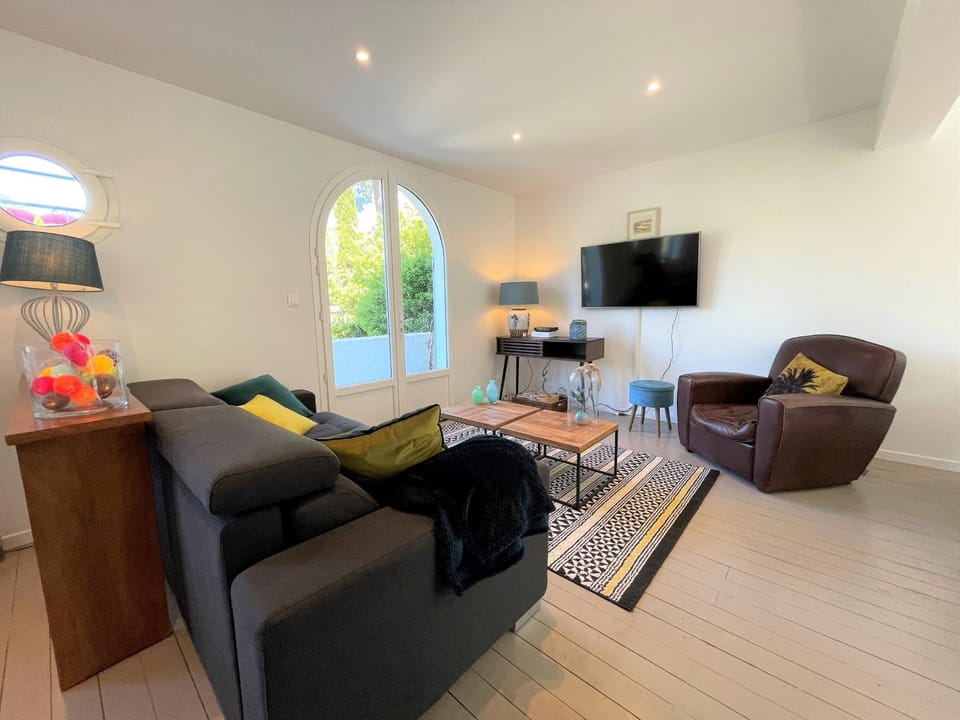 Arcachon Abatilles: Maison spacieuse 150m² près plage, 4 chambres, jardin, parking, WIFI - FR-1-420-100 House in Arcachon