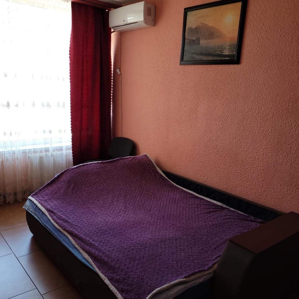 Bed, air conditioner
