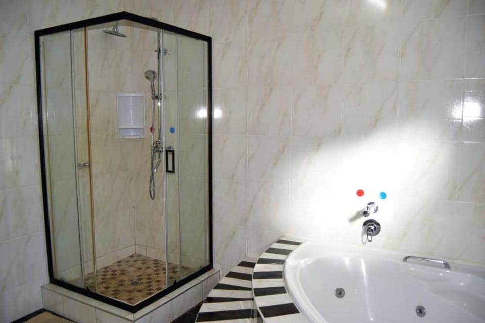 Shower, Bath