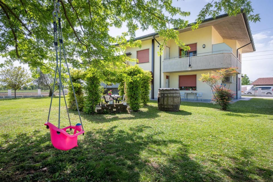 Property building, Day, Garden, Garden, Garden view