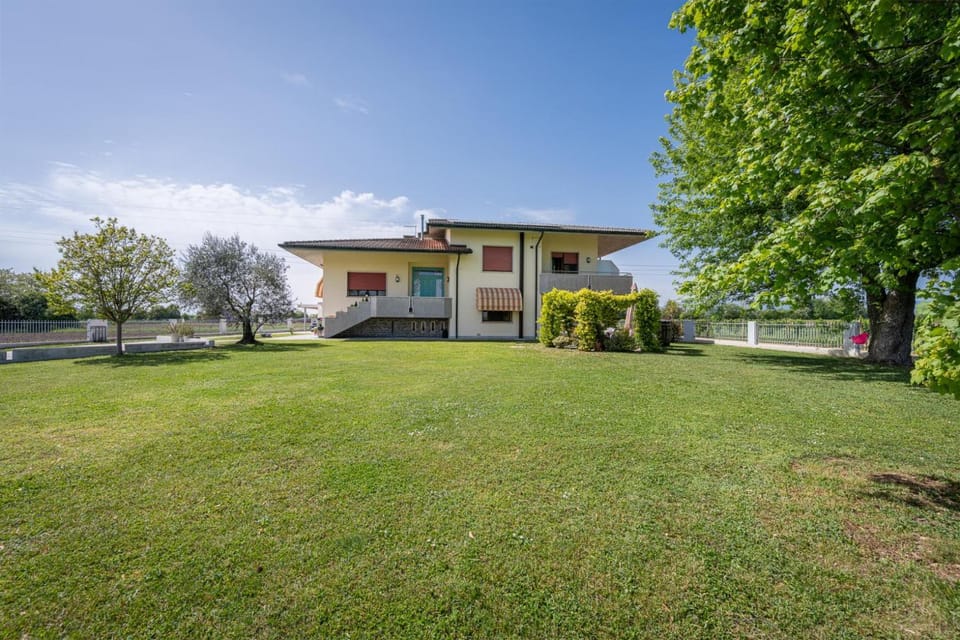 Property building, Day, Garden, Garden, Garden view