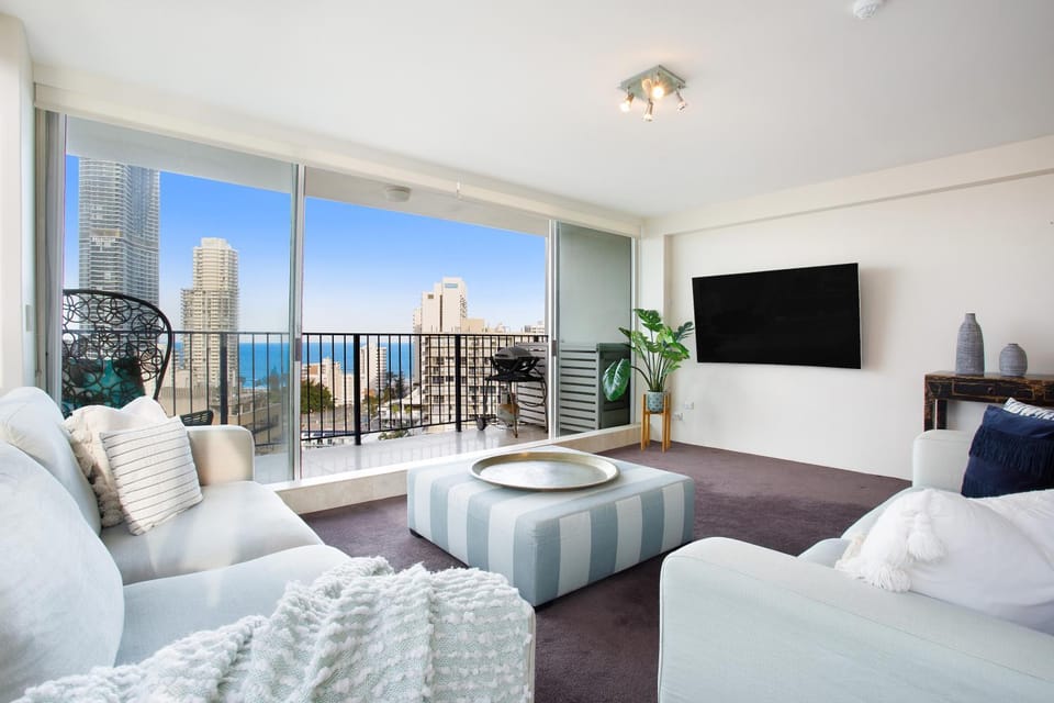 Balcony/Terrace, Balcony/Terrace, Living room, Seating area, Beach, Beach, Mountain view, Mountain view, Sea view, Sunrise, Sunset, group of guests, Family, internet, sunbed, air conditioner, air conditioner