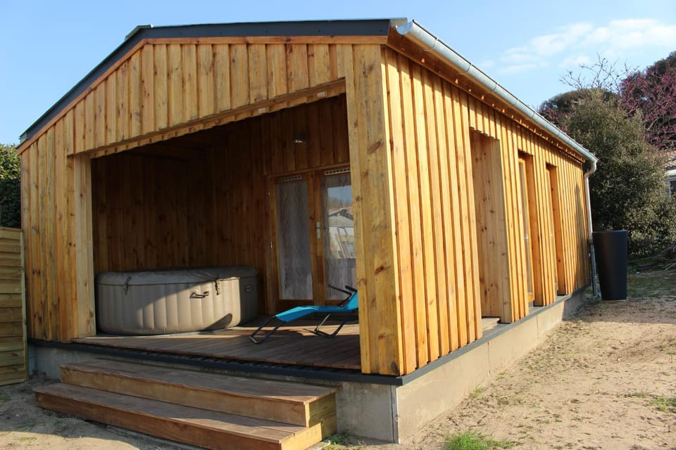 CHALET ESPRIT ZEN et NATURE AVEC SPA Chalet in Pays de la Loire