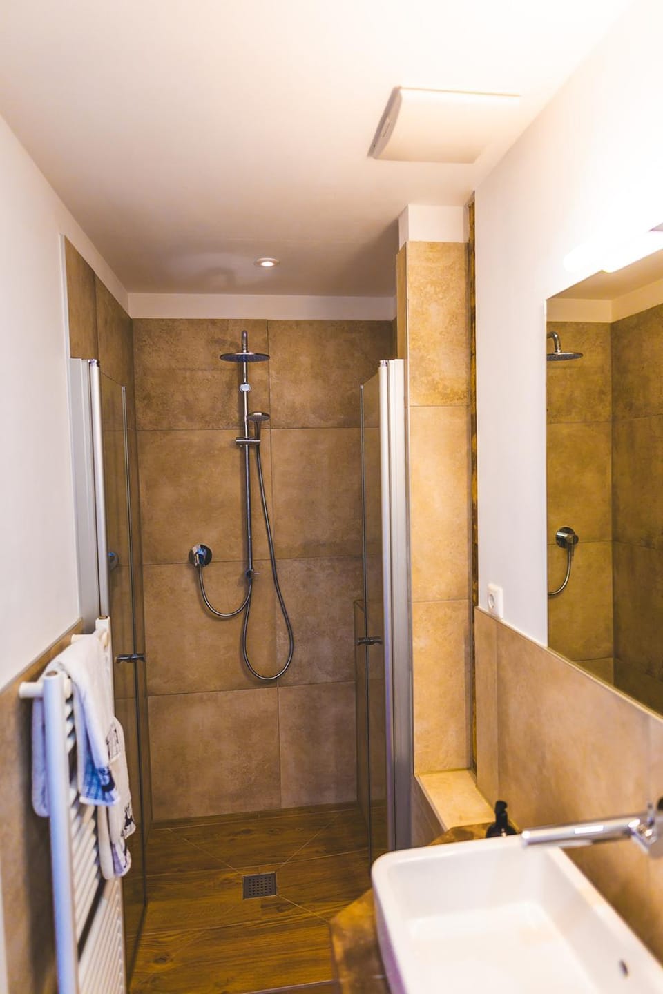 Shower, towels
