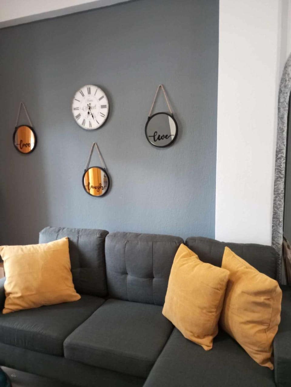 Living room, Seating area