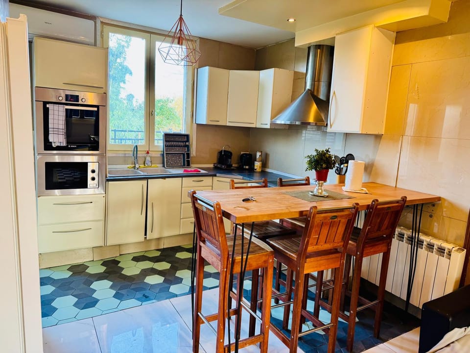 Maison et sa dépendance ss voisinage dans les vergers de Montmorency Apartment in Île-de-France