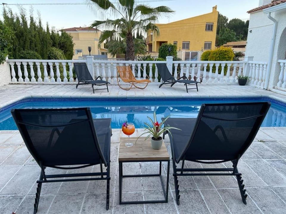 Balcony/Terrace, Swimming pool, Swimming pool, Drinks