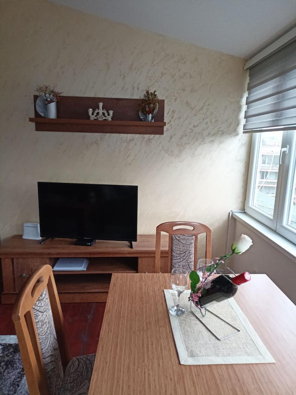 TV and multimedia, Living room, Dining area, Evening entertainment