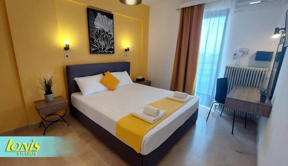 Bed, Balcony/Terrace, Bedroom