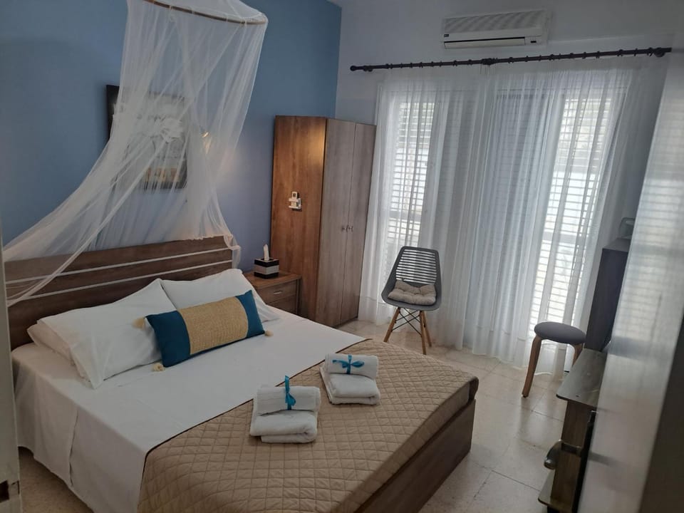 Bedroom, air conditioner