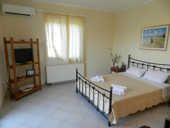 Bed, Photo of the whole room