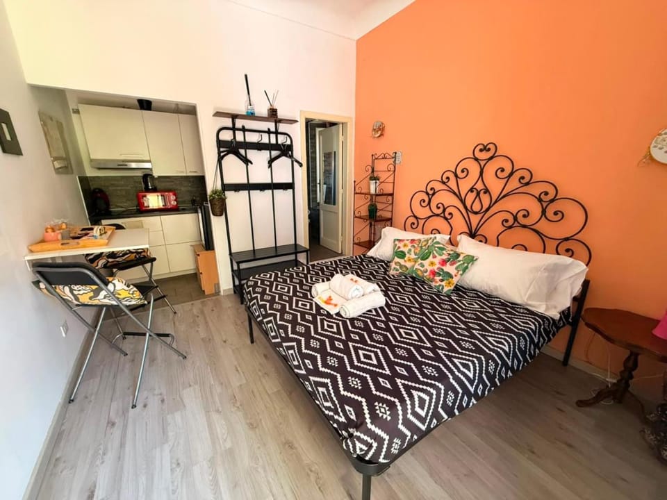 "Little Sicilian Home"-room with a private bathroom & kitchen -fridge - and shared a beautiful terrace on Hostel Taormina Center Apartment in Taormina