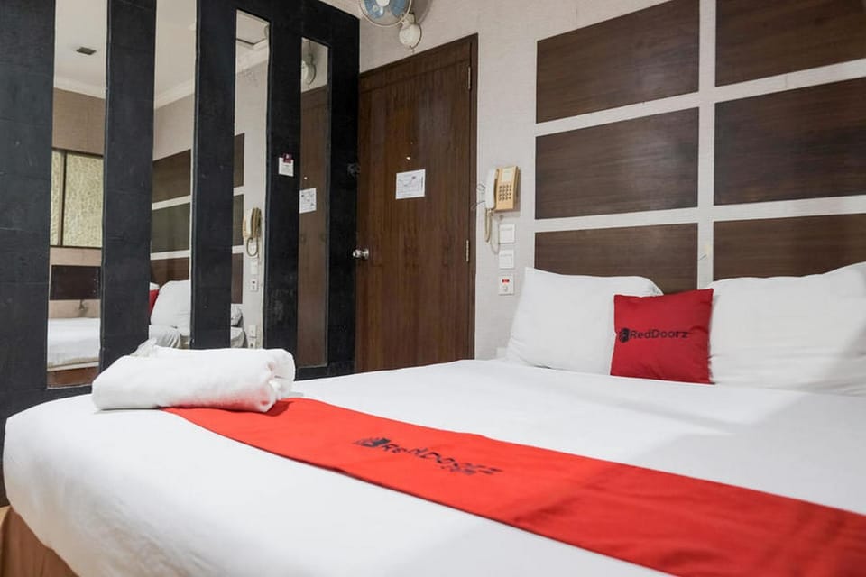 RedDoorz near Waterboom Lippo Cikarang Hotel in West Java