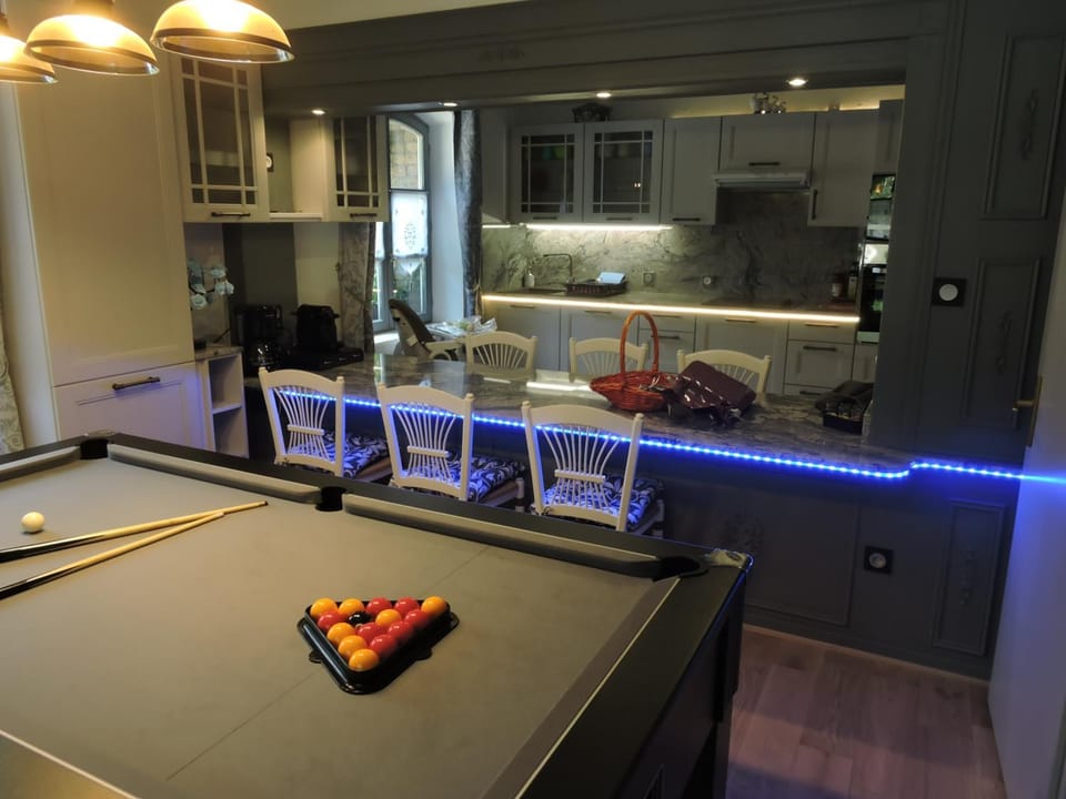 Billiard, Communal kitchen