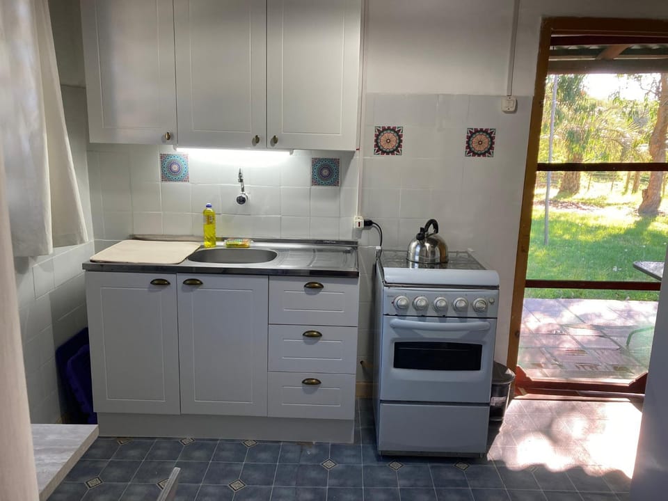 Kitchen or kitchenette, dishwasher, oven, pet friendly