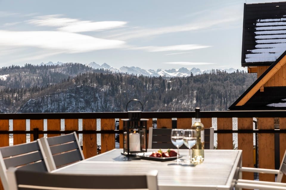 View (from property/room), Balcony/Terrace, Mountain view