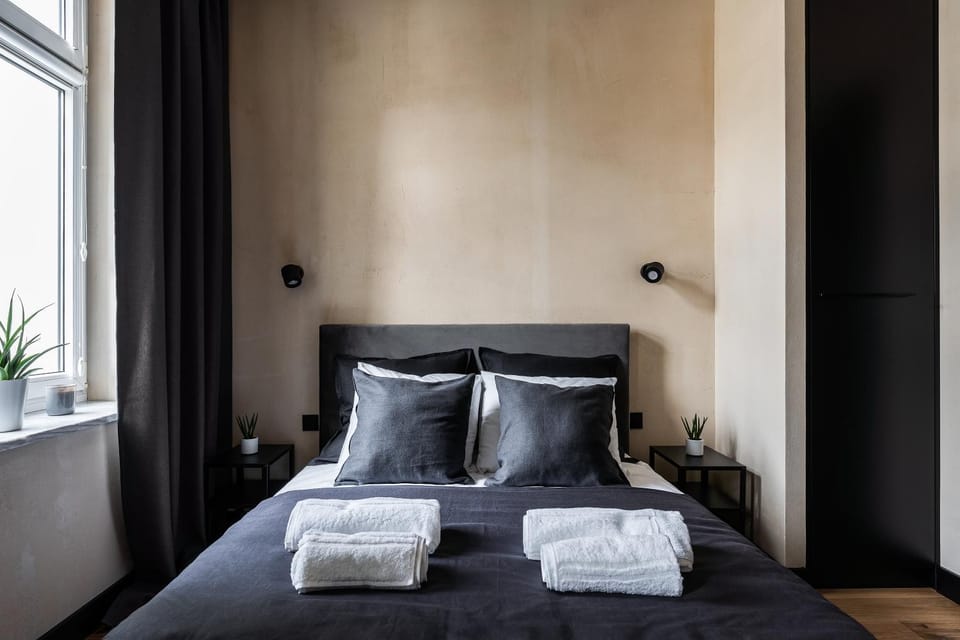 Bed, Bedroom, towels
