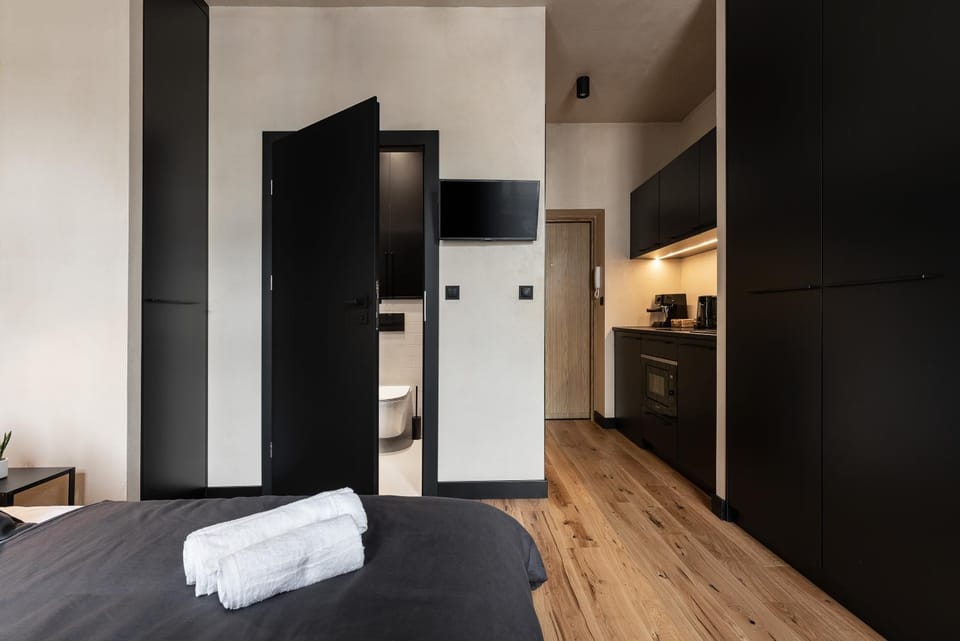 Communal lounge/ TV room, Bed, Kitchen or kitchenette, Bedroom, towels, wardrobe