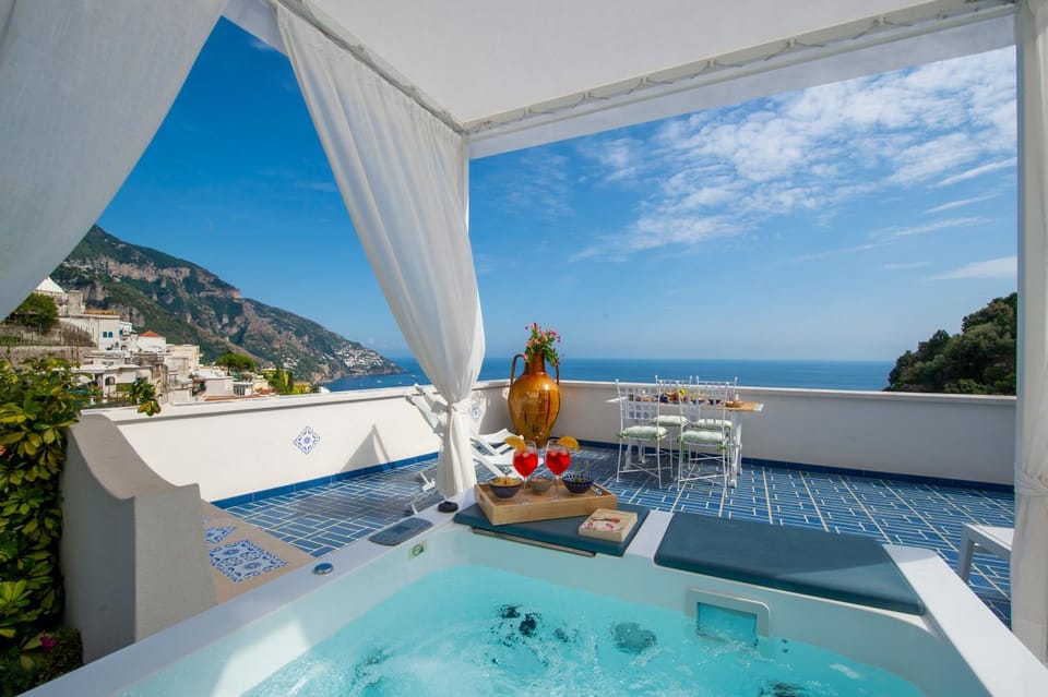 Hot Tub, Solarium, Balcony/Terrace, Sea view, Breakfast, Alcoholic drinks