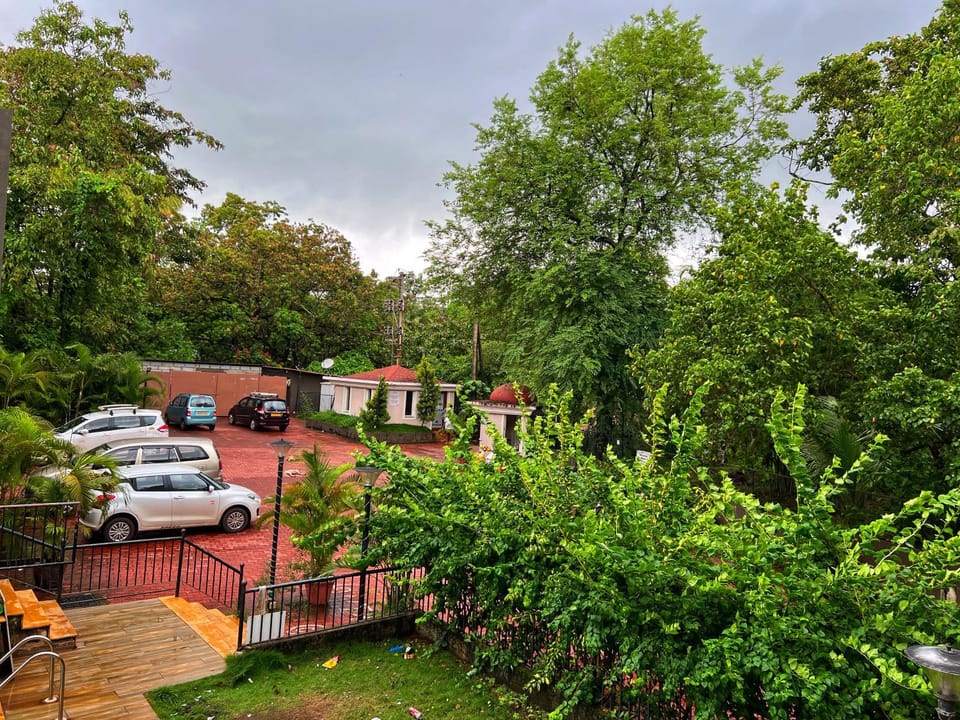 Day, View (from property/room), Parking