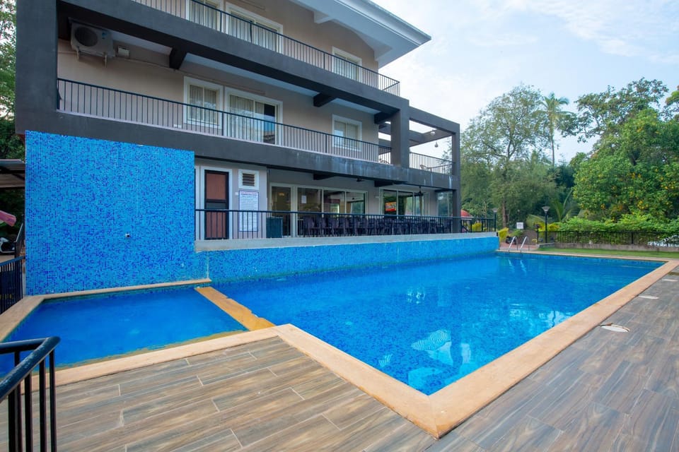 Property building, Swimming pool, Swimming pool