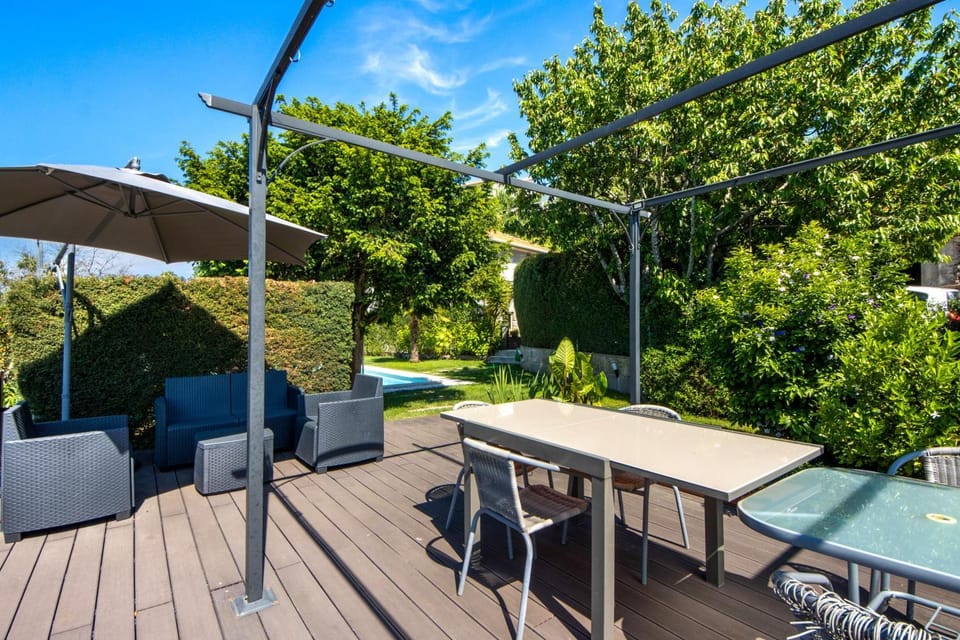 Property building, Balcony/Terrace, Living room