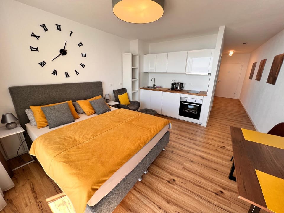 Bed, Living room, Photo of the whole room, Bedroom, kitchen