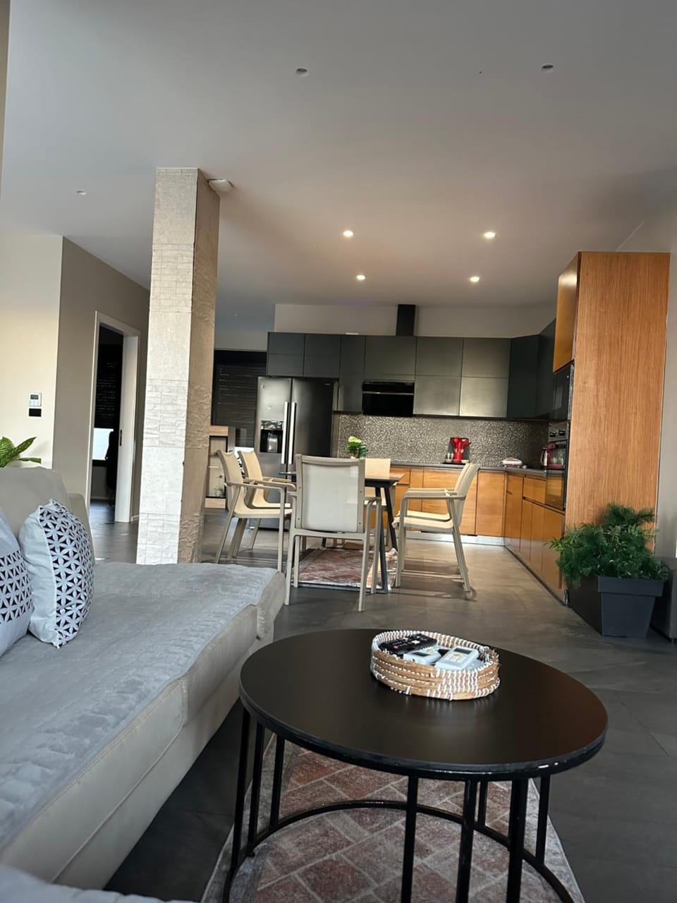 Kitchen or kitchenette, Living room, Seating area, minibar, pet friendly, stove