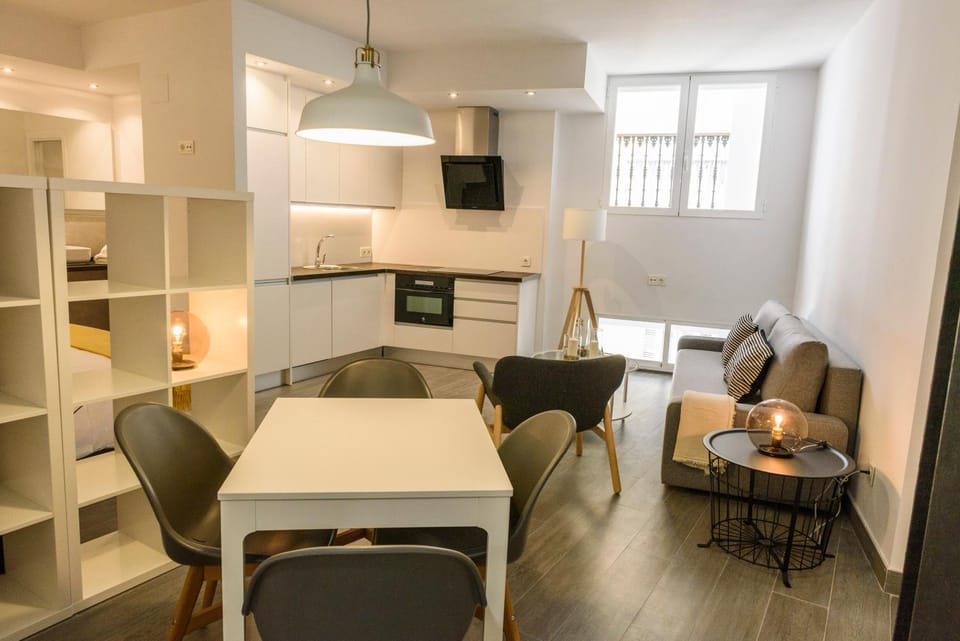 Kitchen or kitchenette, Living room, Photo of the whole room, Dining area, microwave