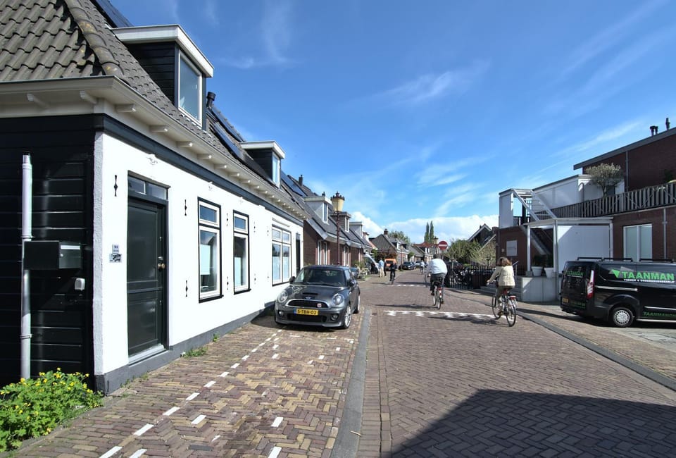Neighbourhood, Street view