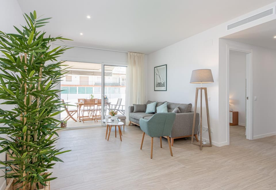 M A R I V E N T Suite with terrace private Apartment in Roses