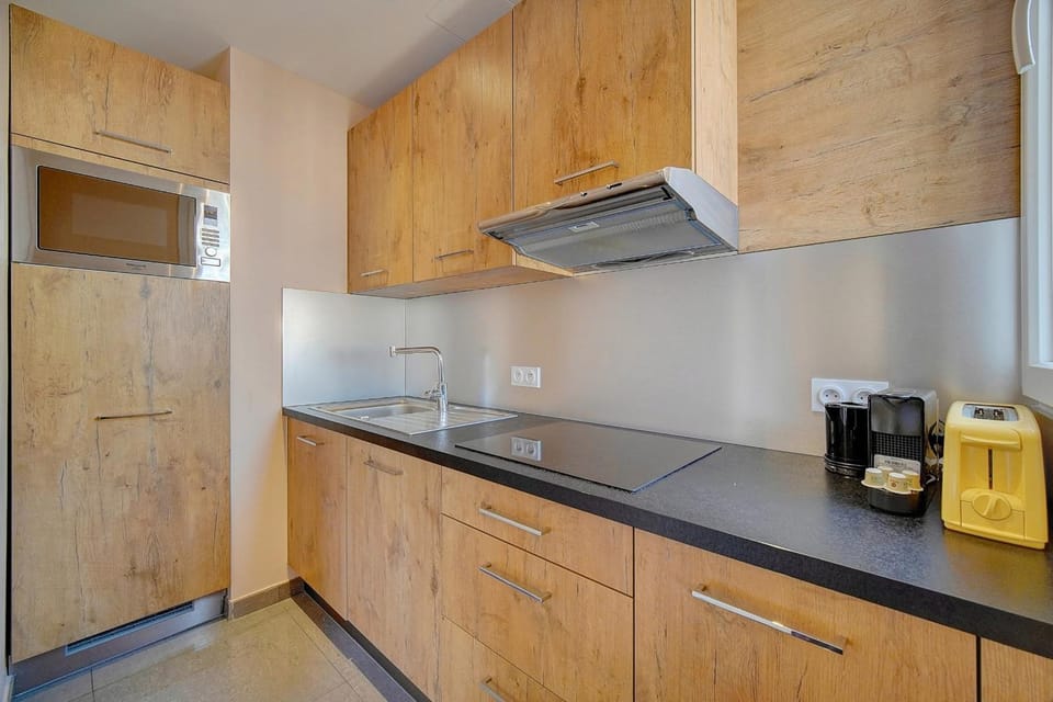 Kitchen or kitchenette