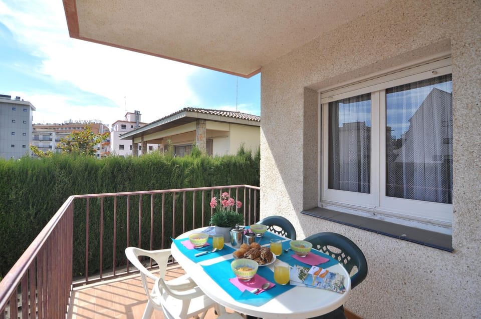 View (from property/room), Balcony/Terrace, Dining area