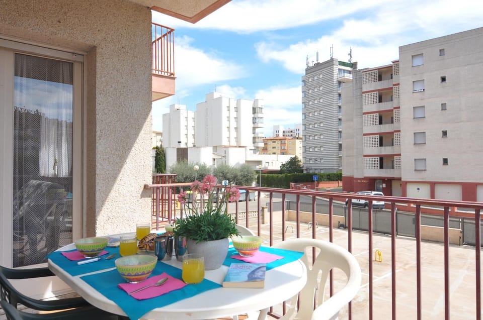 View (from property/room), Balcony/Terrace, Dining area