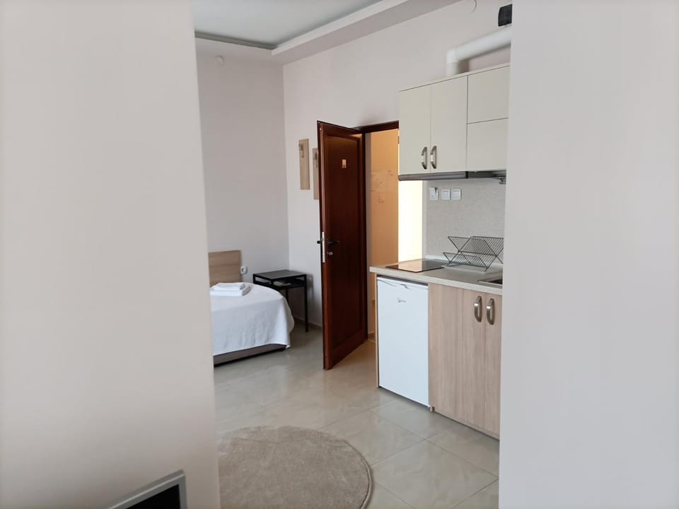 Bed, Kitchen or kitchenette, Bedroom, stove