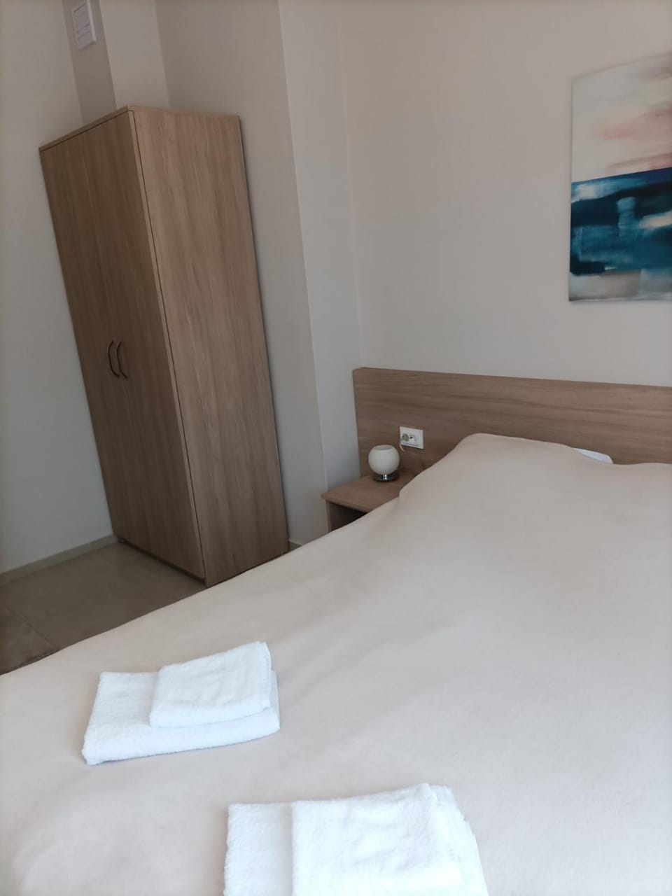Bed, Bedroom, towels, wardrobe