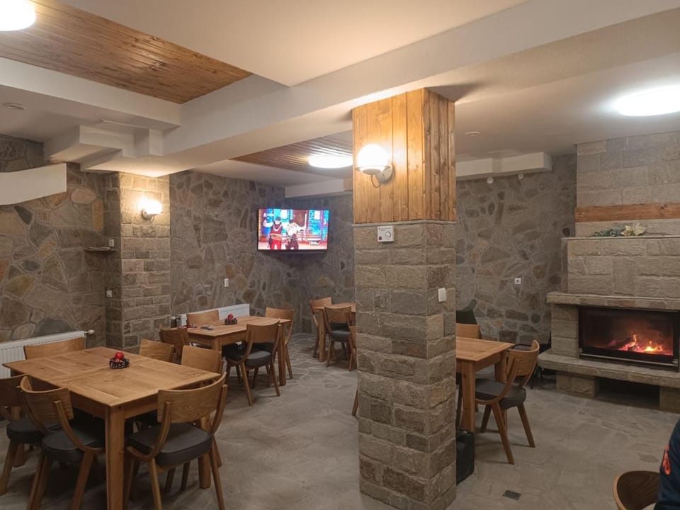Communal lounge/ TV room, Kitchen or kitchenette