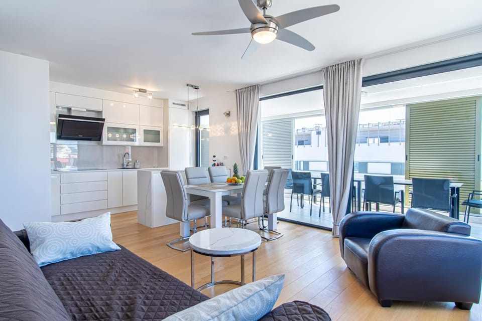 Living room, Dining area, Sea view