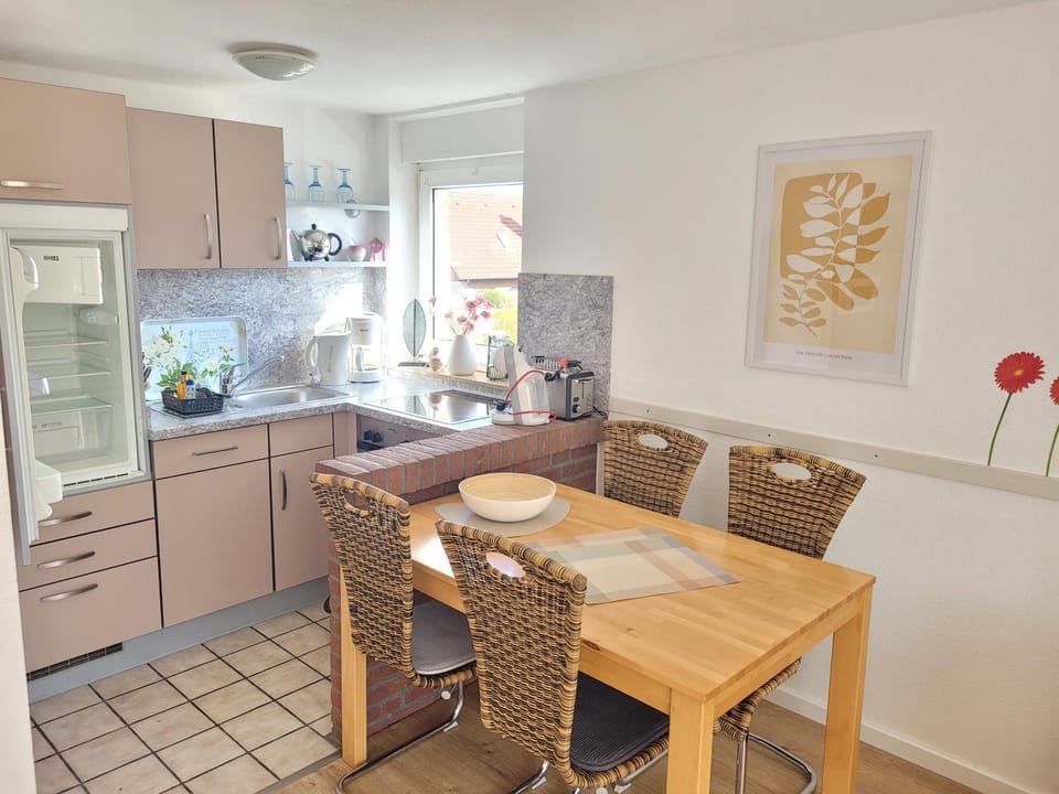 Property building, Kitchen or kitchenette, Living room