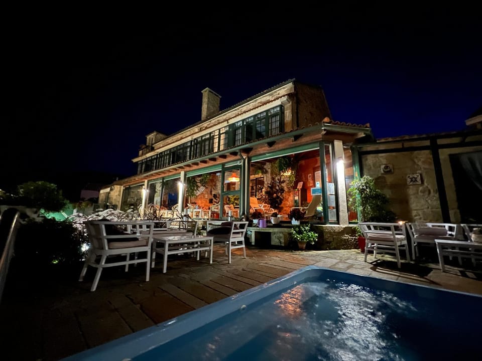 Property building, Garden, Seating area, Area and facilities, Area and facilities, Swimming pool