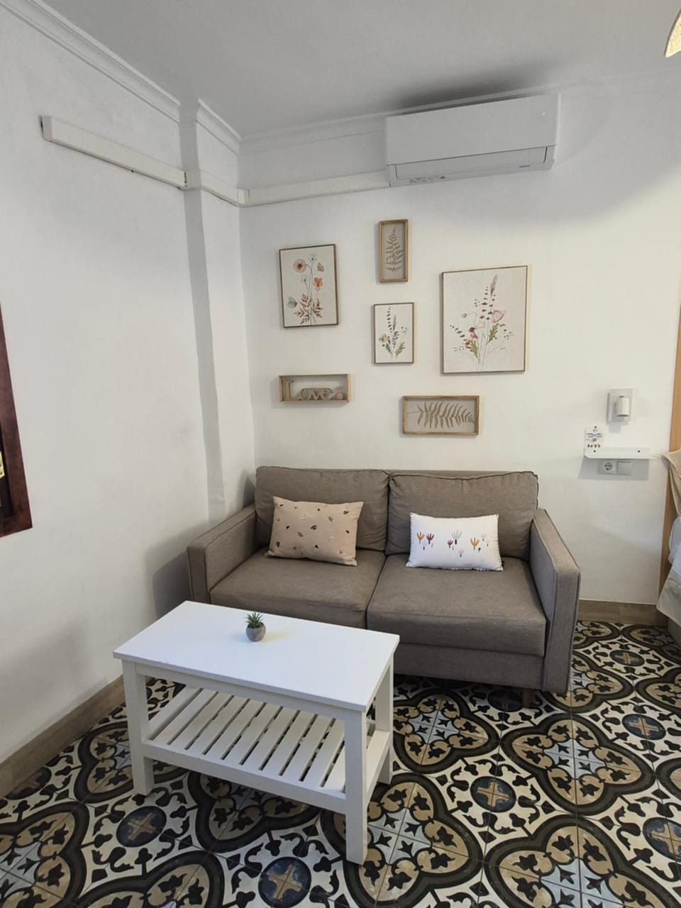 Living room, air conditioner