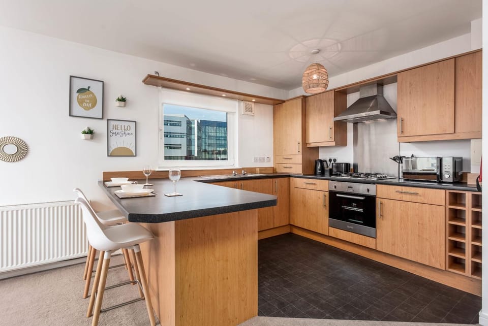 Kitchen or kitchenette, Dining area, oven, pet friendly