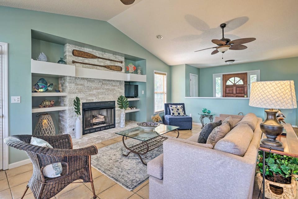 Coastal Hideaway ~ 1/2 Mi to Beach + Boardwalk! House in Carolina Beach