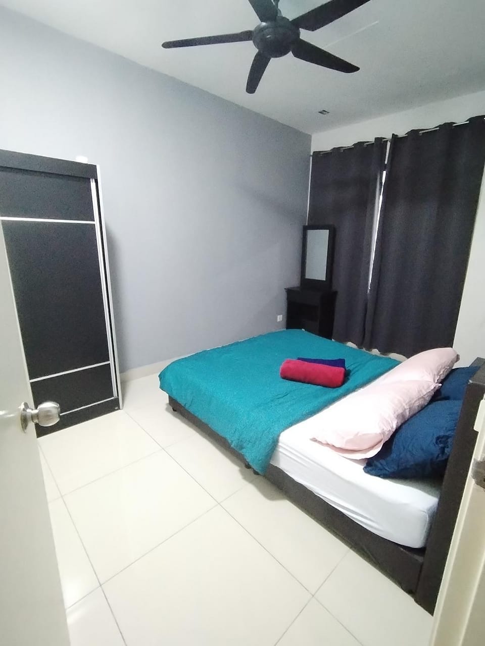 Bed, Photo of the whole room, Bedroom, towels, wardrobe