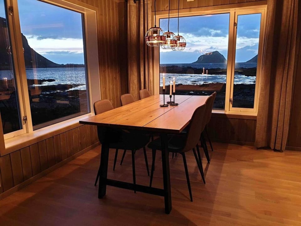 View (from property/room), Dining area, Sea view