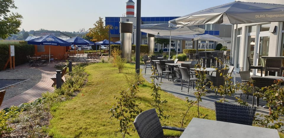 Property building, Balcony/Terrace, Lounge or bar