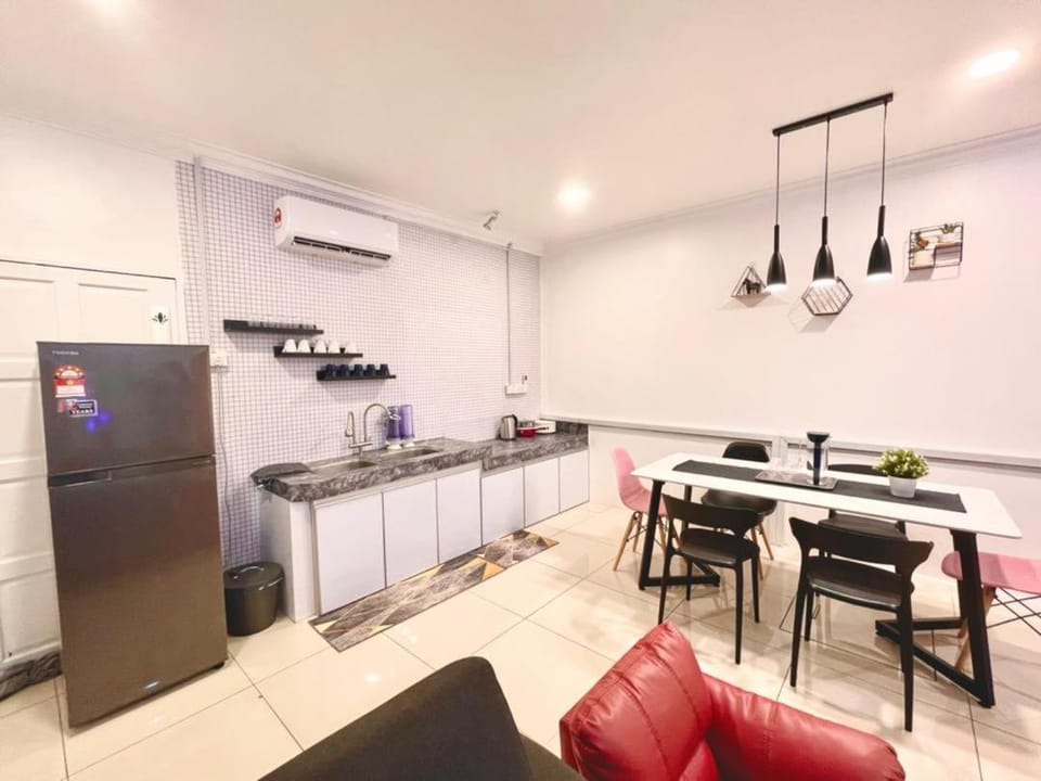 Kitchen or kitchenette, Lounge or bar, Dining area