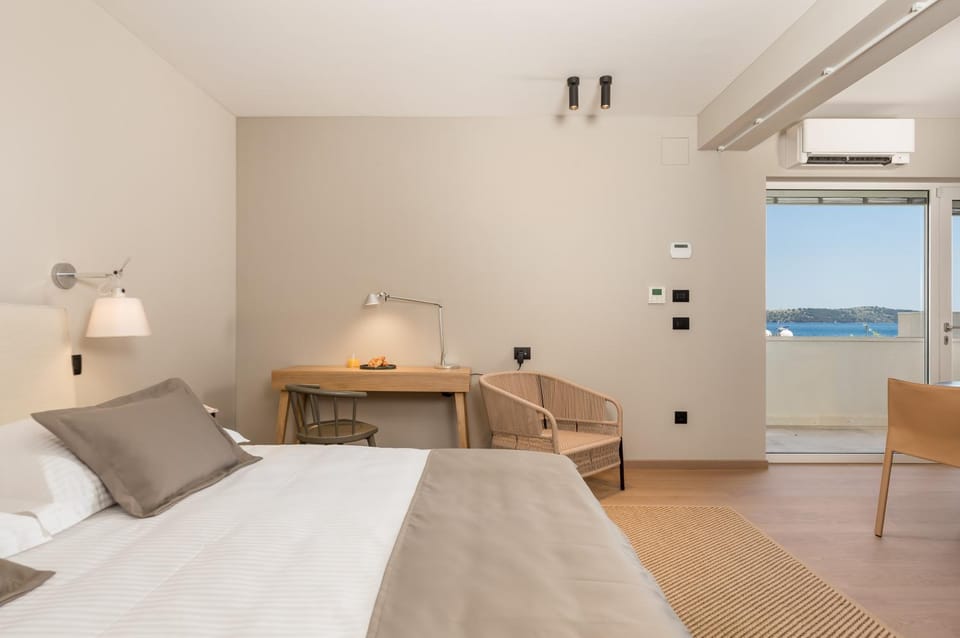 Bed, Seating area, Sea view